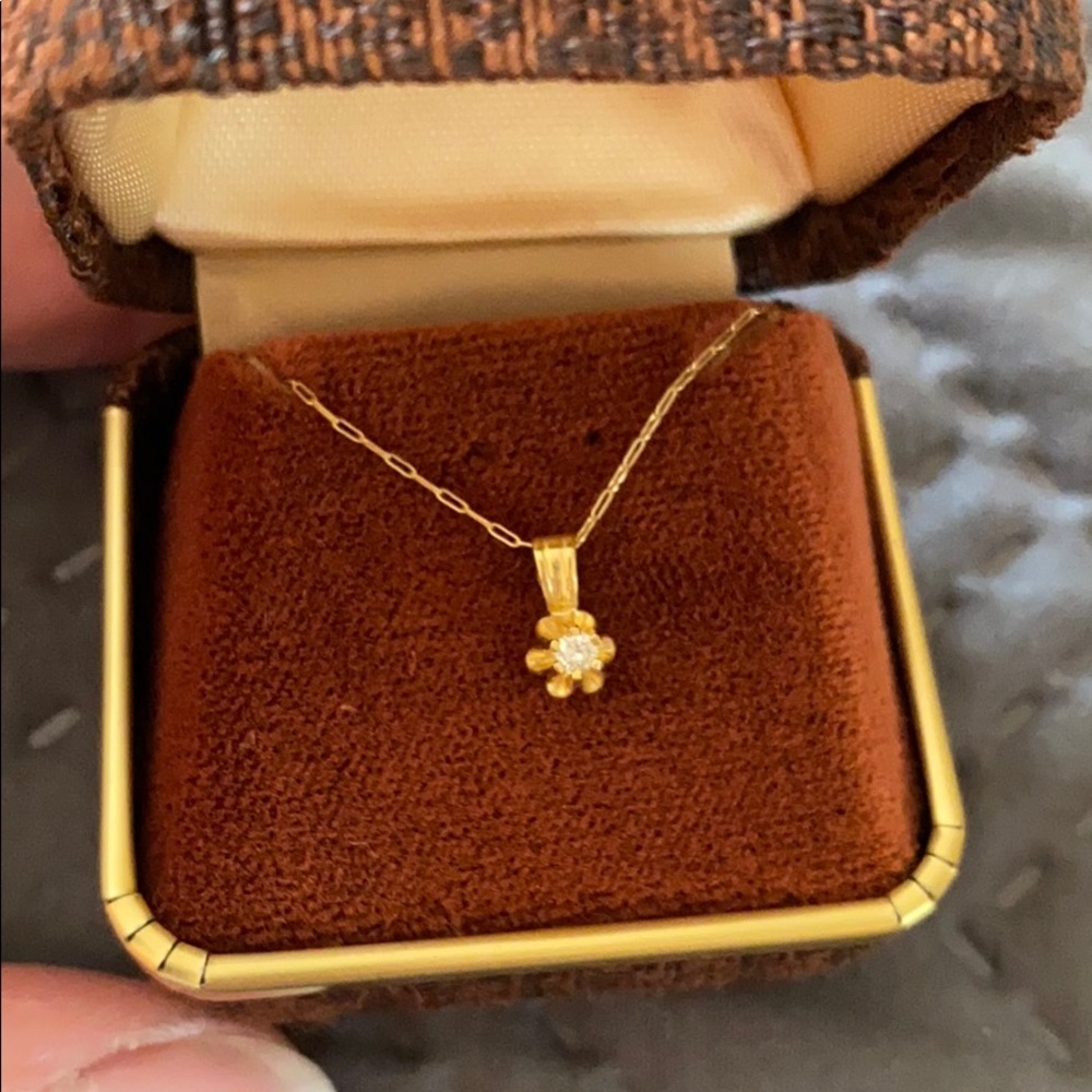 NWT .04 diamond pendant with 16” necklace 14k gold